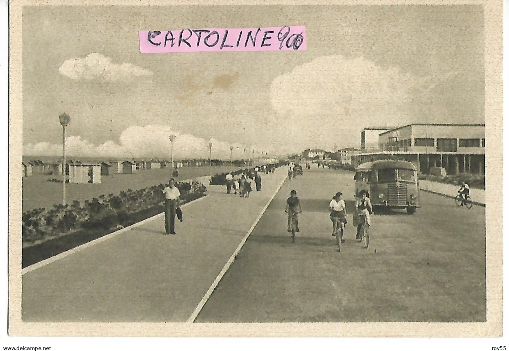 Emilia Romagna-rimini Lungomare Anni 40 Veduta Spiaggia Capanni Viale Pedoni Corriera Epoca Ciclisti Animata (v.retro) - Rimini