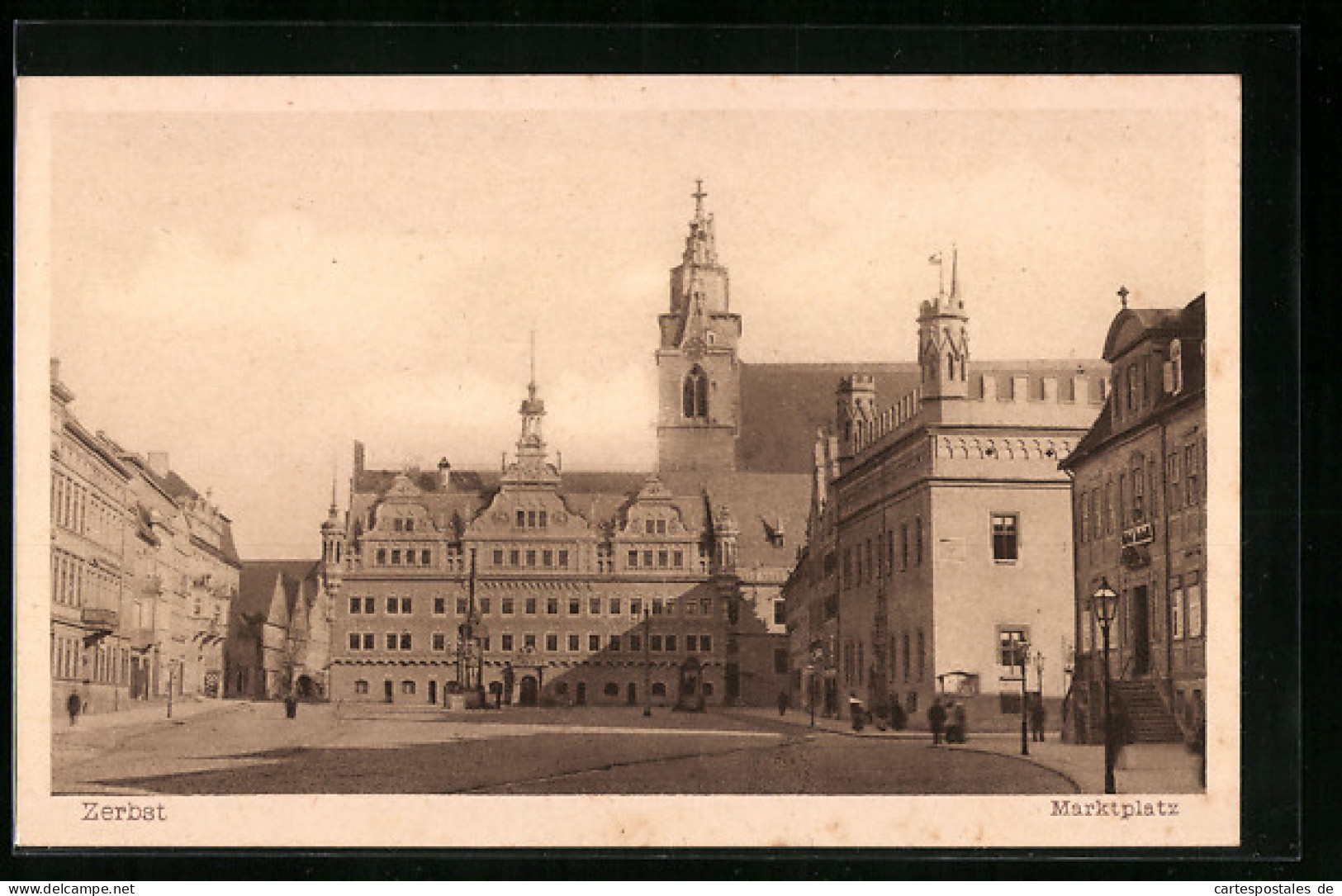 AK Zerbst, Marktplatz Mit Rathaus Und Kirche  - Zerbst