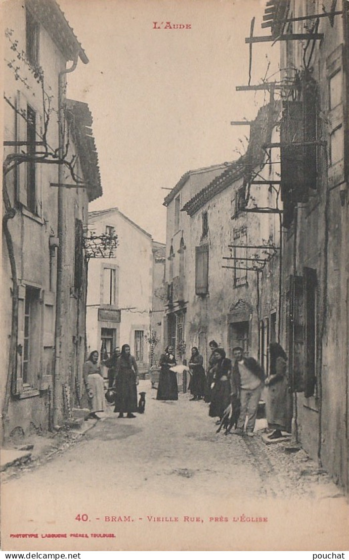 S4-11) BRAM (AUDE)  VIEILLE RUE , PRES DE L'EGLISE - ( TRES ANIMEE - HABITANTS - VILLAGEOIS - 2 SCANS ) - Bram