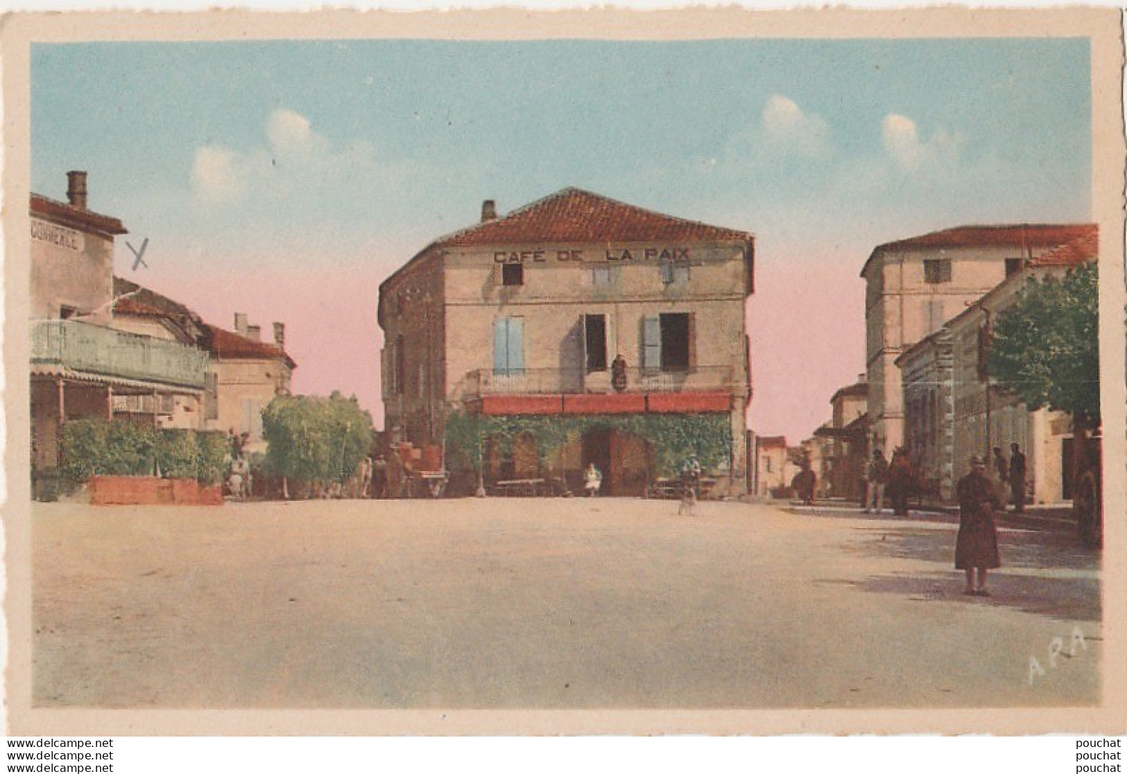 H10- 47) DAMAZAN (LOT ET GARONNE) PLACE GAMBETTA - CAFE DE LA PAIX - (ANIMEE - 2 SCANS)  - Damazan