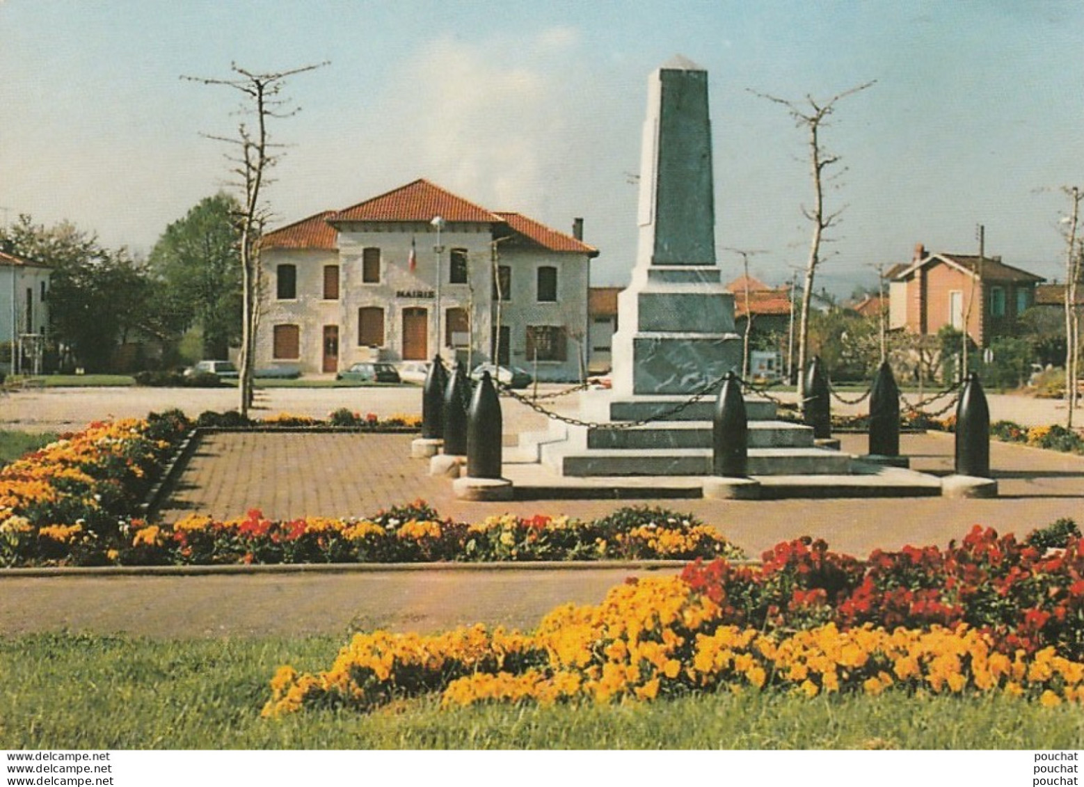 I15- 47) BON ENCONTRE - LA MAIRIE ET LE  MONUMENT AUX MORTS - (2 SCANS) - Bon Encontre