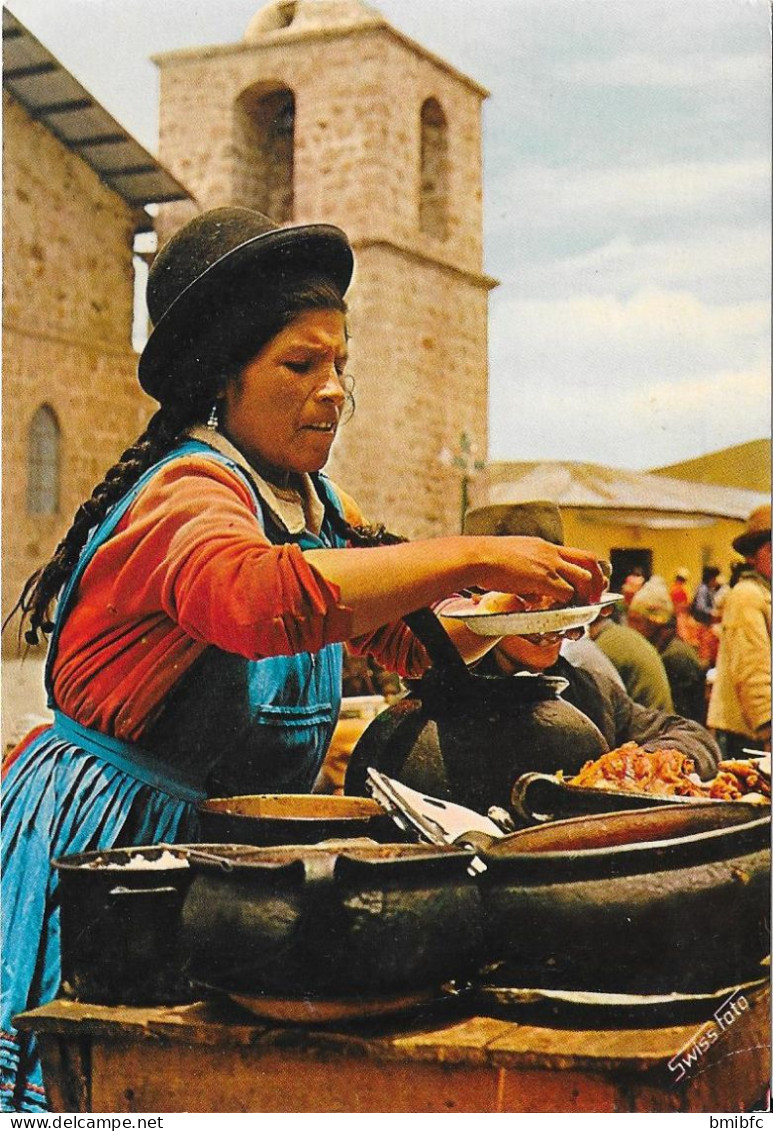 DEPARTEMENTO DE PUNO, Perú - Indigenas De La Region Preparando Comida. - Perù