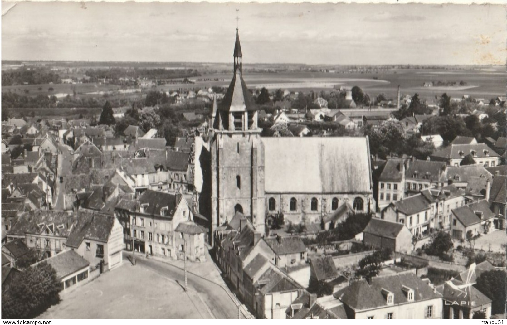 ILLIERS - CPSM : Quartier De L'église - Illiers-Combray