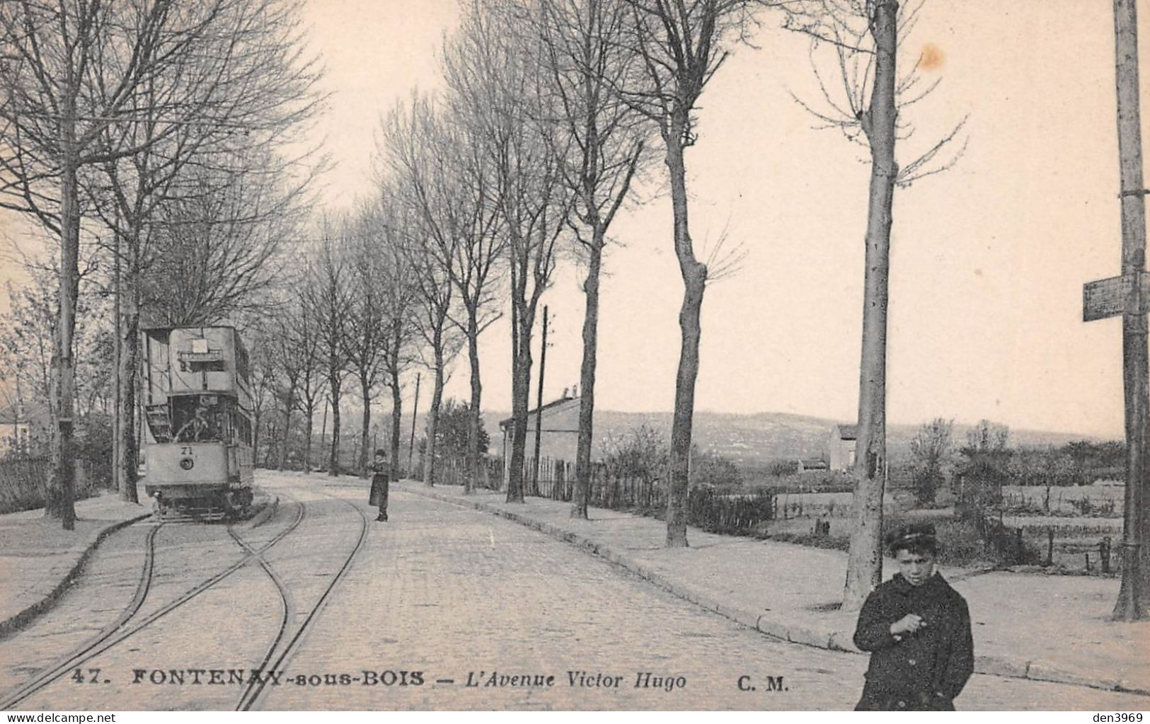 FONTENAY-sous-BOIS (Val-de-Marne) - L'Avenue Victor Hugo - Passage Du Tramway - Fontenay Sous Bois