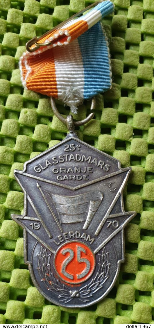 Medaile :   25e. Glasstadmars , Oranje Garde Leerdam 1970 -  Original Foto  !!  Medallion  Dutch - Autres & Non Classés