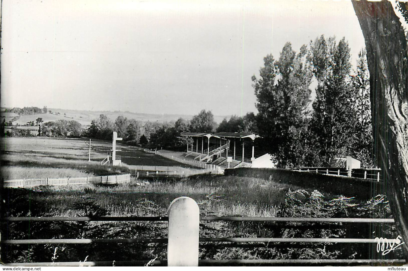 82* BEAUMONT DE LOMAGNE  L Hippodrome  CPSM (9x14cm)       RL44,0201 - Beaumont De Lomagne