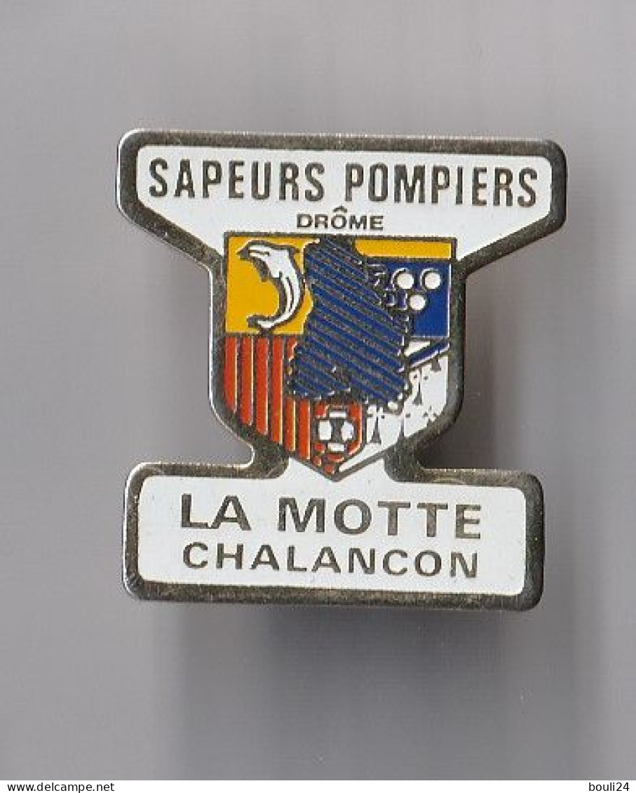 PIN'S THEME POMPIERS    LA MOTTE  CHALANCON DANS LA DROME  RARE - Pompiers