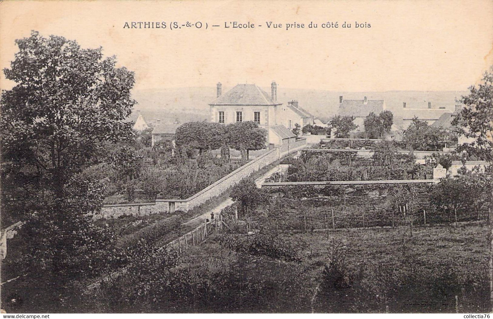 CPA FRANCE 95 VAL D OISE ARTHIES L ECOLE VUE PRISE DU COTE DU BOIS DOS DIVISE ECRIT - Arthies