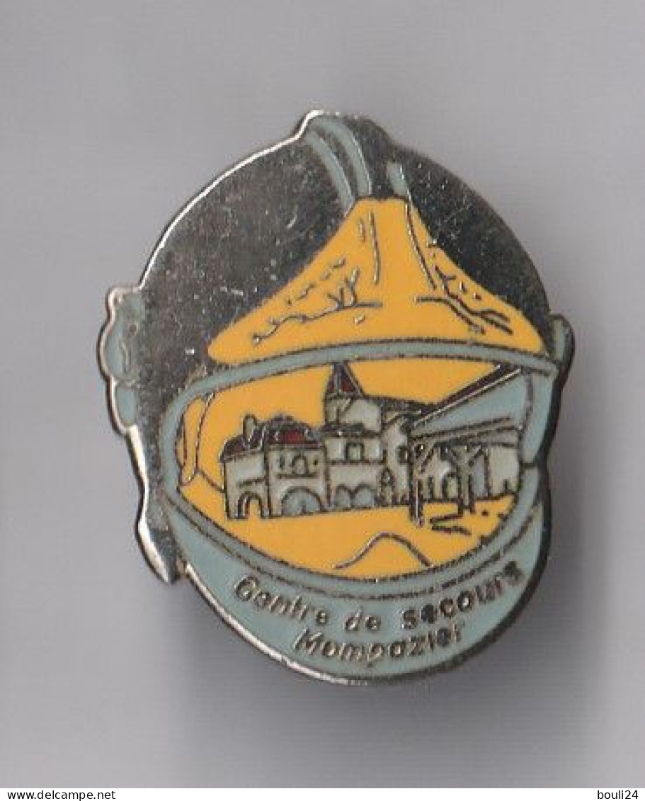 PIN'S   THEME POMPIERS  LA CASERNE DE MONPAZIER  EN DORDOGNE  RARE - Pompiers