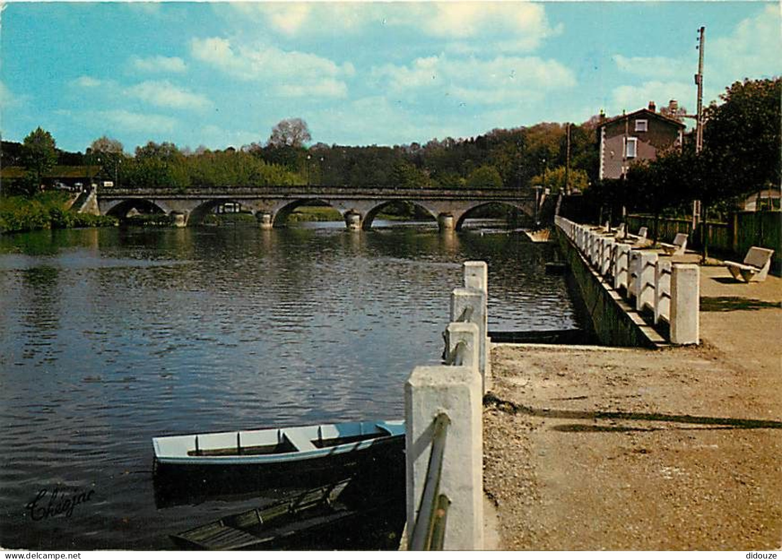 24 - Mussidan - Le Pont Sur L'isle Et Les Allées - CPM - Voir Scans Recto-Verso - Mussidan