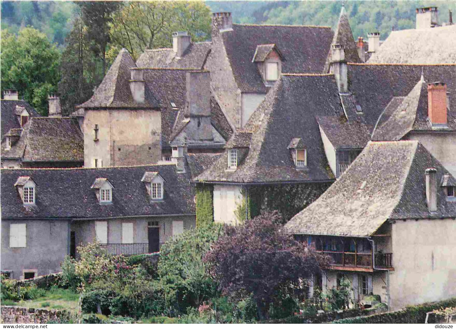 19 - Argentat - Vieilles Maisons Aux Toits De Lauzes - CPM - Voir Scans Recto-Verso - Argentat