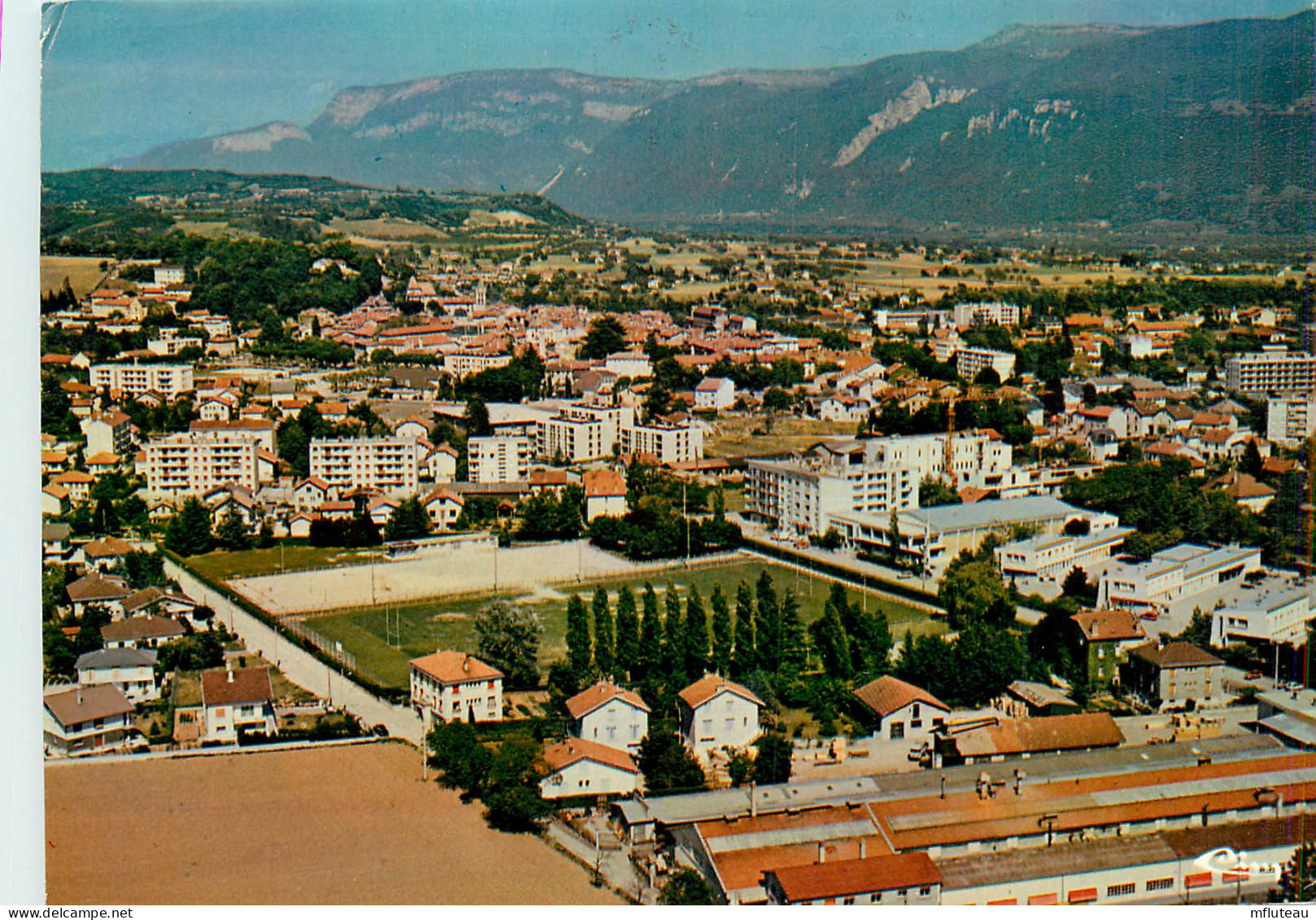 38* ST MARCELLIN    Vue Generale  - Le Stade  (CPM 10x15cm)           RL17,0581 - Saint-Marcellin