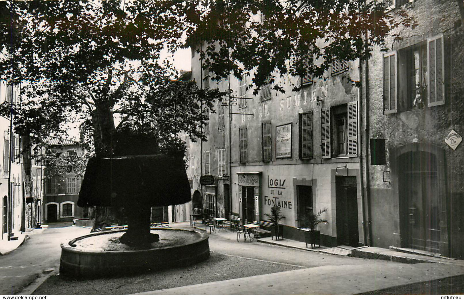 83* BARJOLS  Place De La Mairie  (CPSM 9x14cm)       RL28,0808 - Barjols