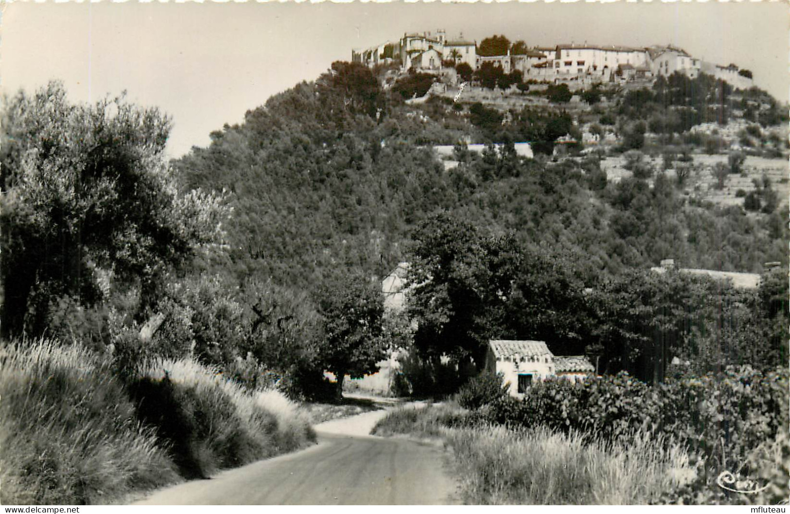 83* LE CASTELLET  Vue Generale  (CPSM 9x14cm)         RL28,0770 - Le Castellet