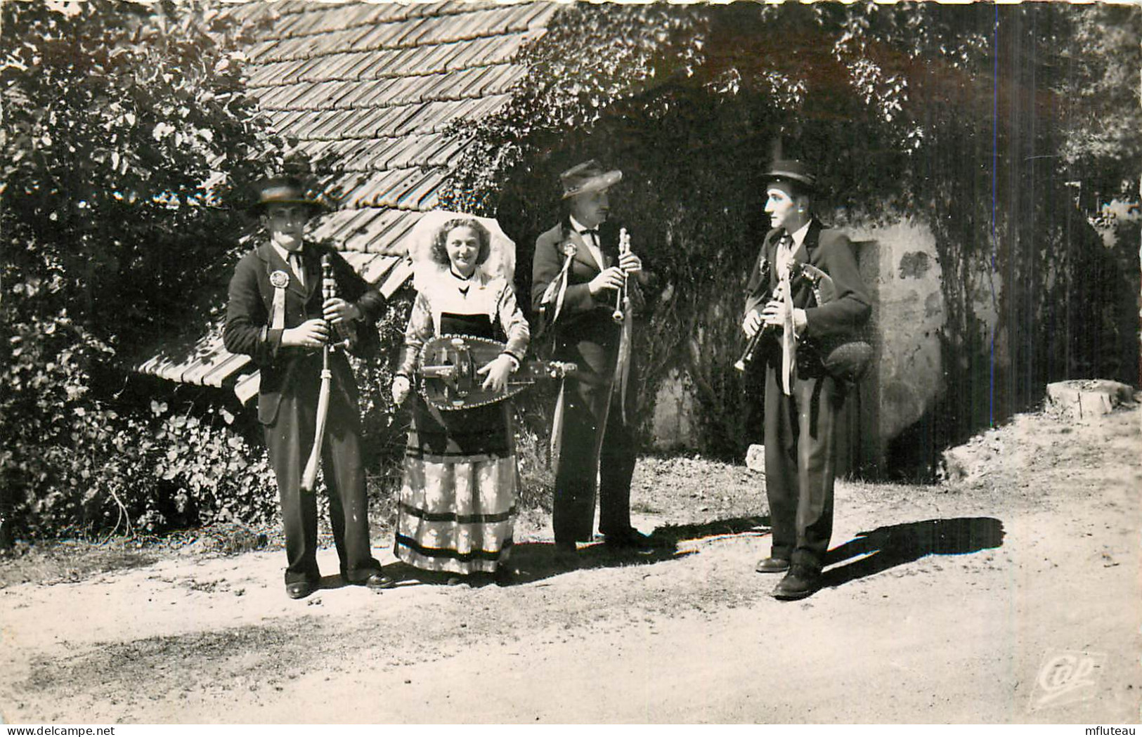 87* LIMOUSIN  Groupe De Musiciens (CPSM 9x14cm)       RL28,1405 - Musique