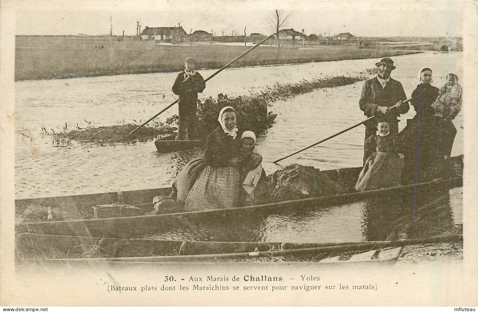 85* CHALLANS   « yoles»  Bateaux Pour Naviguer Sur Le Marais     RL31,1176 - Challans