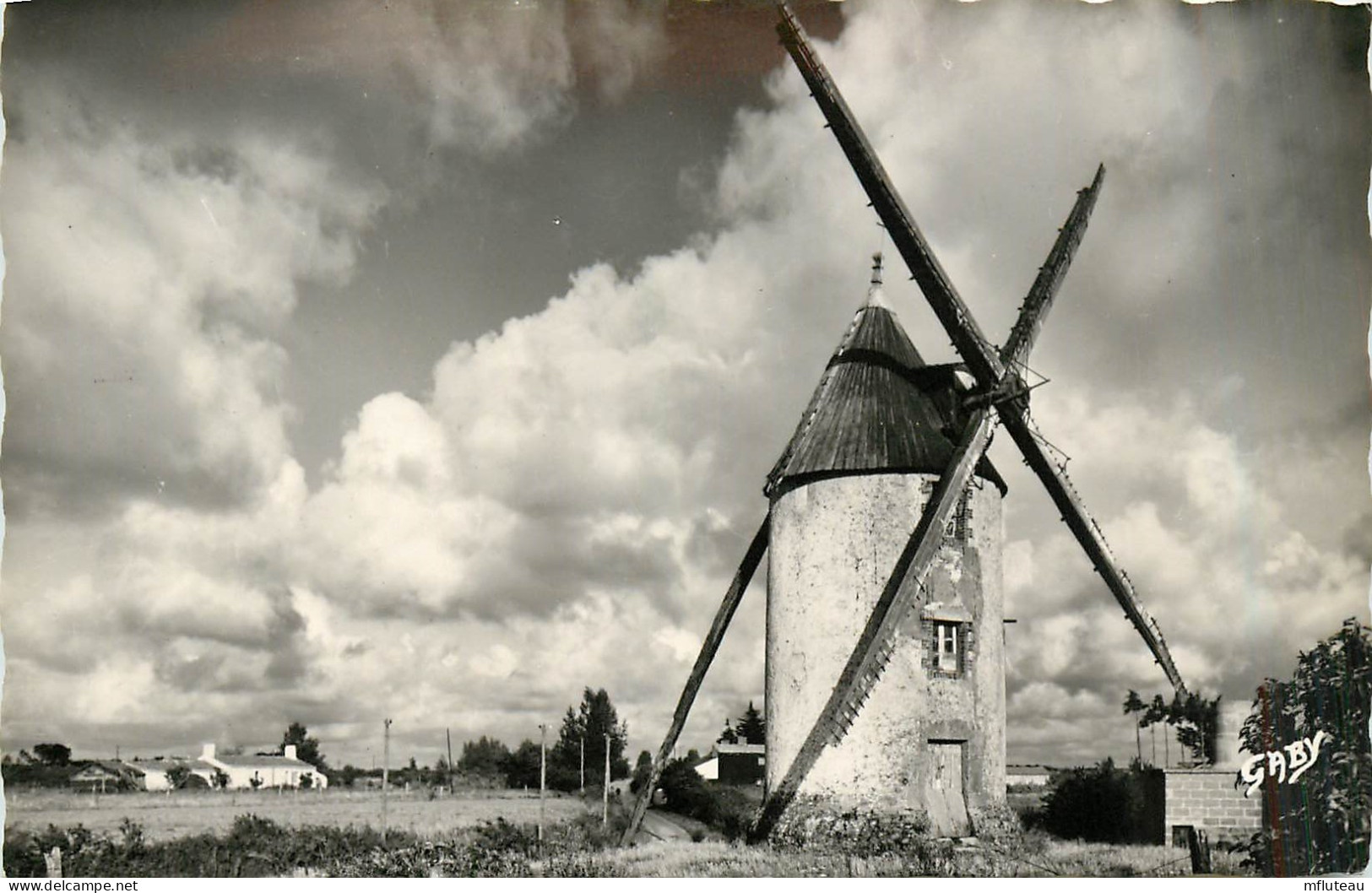 85* BEAUVOIR S/MER Le Moulin Biron  CPSM(10x14cm)      RL31,1155 - Beauvoir Sur Mer