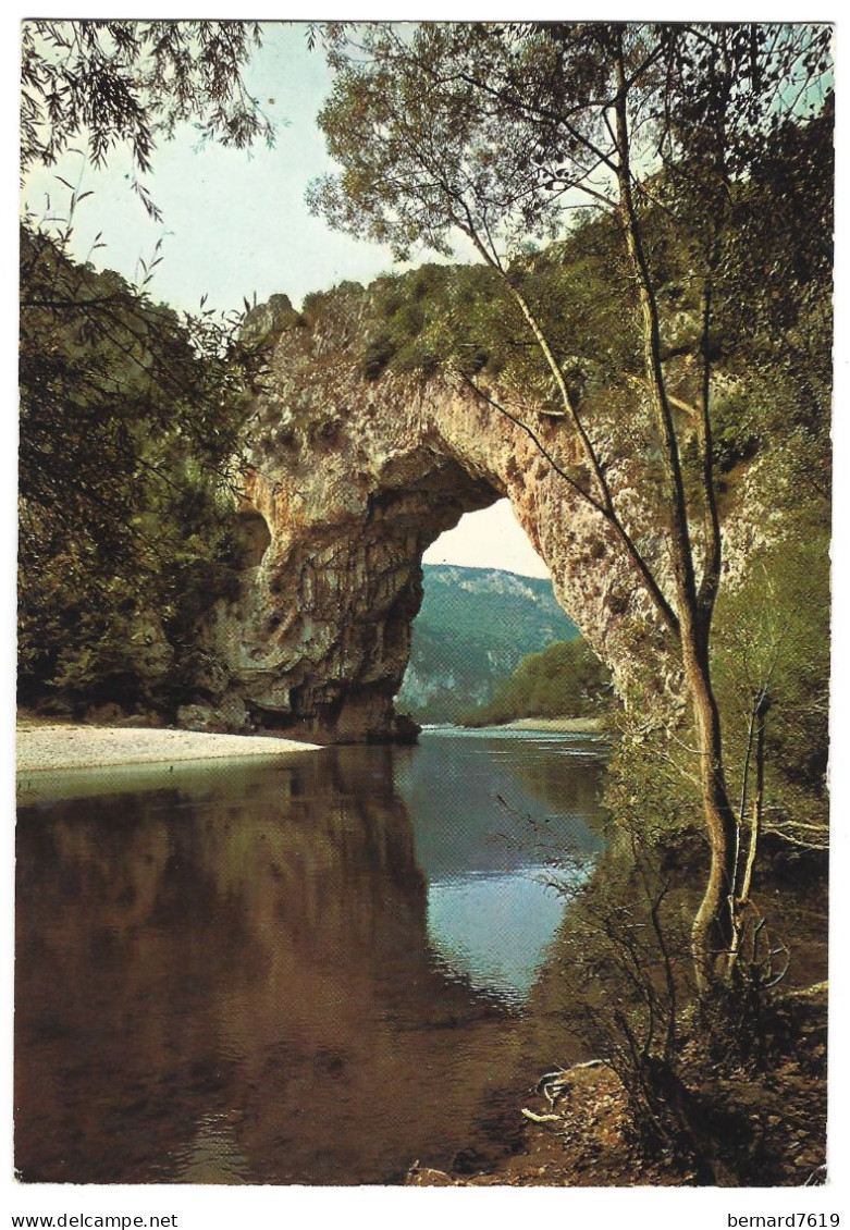 07 Les Gorges De L'ardeche - Le Pont D'arc  Creuse Par Les Eaux Dans Le Rocher - Vallon Pont D'Arc