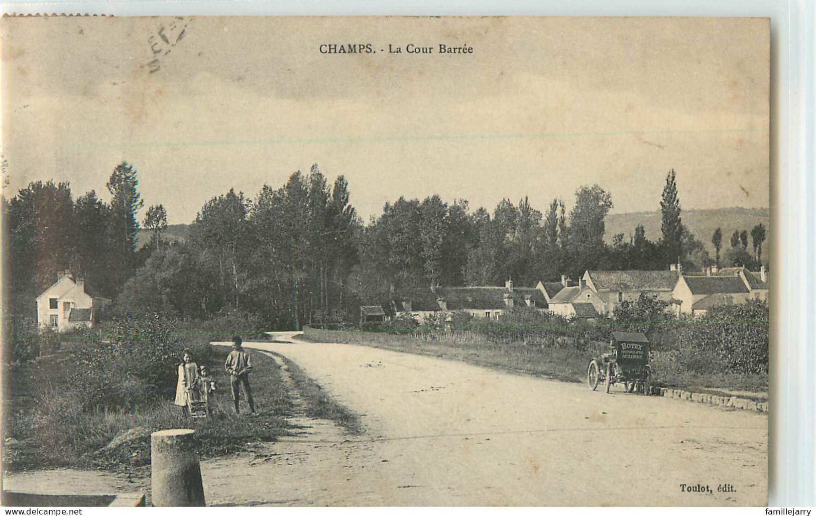 33383 - CHAMPS SUR YONNE - LA COUR BARREE - Champs Sur Yonne