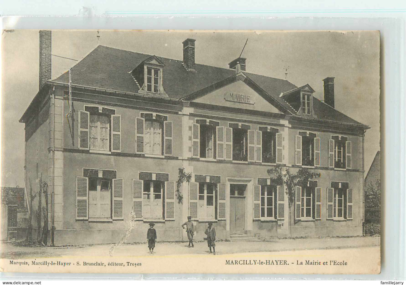 39501 - MARCILLY LE HAYER - LA MAIRIE ET L ECOLE - Marcilly