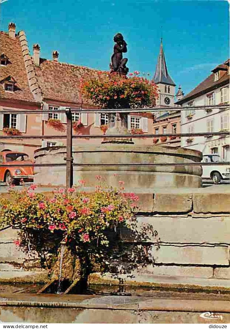 67 - Barr - L'église Et La Fontaine Place De L'hôtel De Ville - Automobiles - Fleurs - CPM - Voir Scans Recto-Verso - Barr