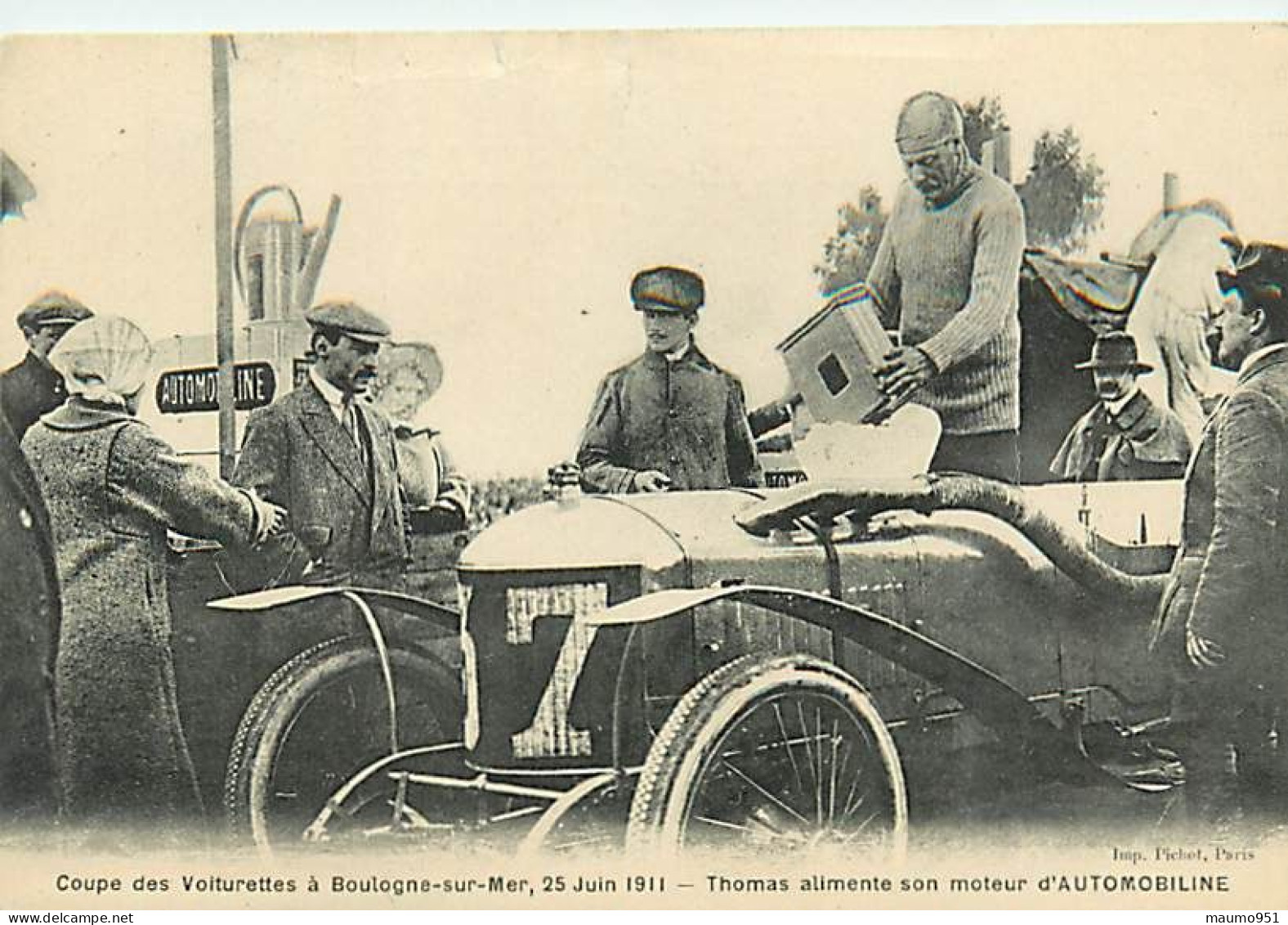 COUPE DES VOITURETTES A BOULOGNE SUR MER - THOMAS ALIMENTE SON MOTEUR D'AUTOMOBJLINE - Grand Prix / F1