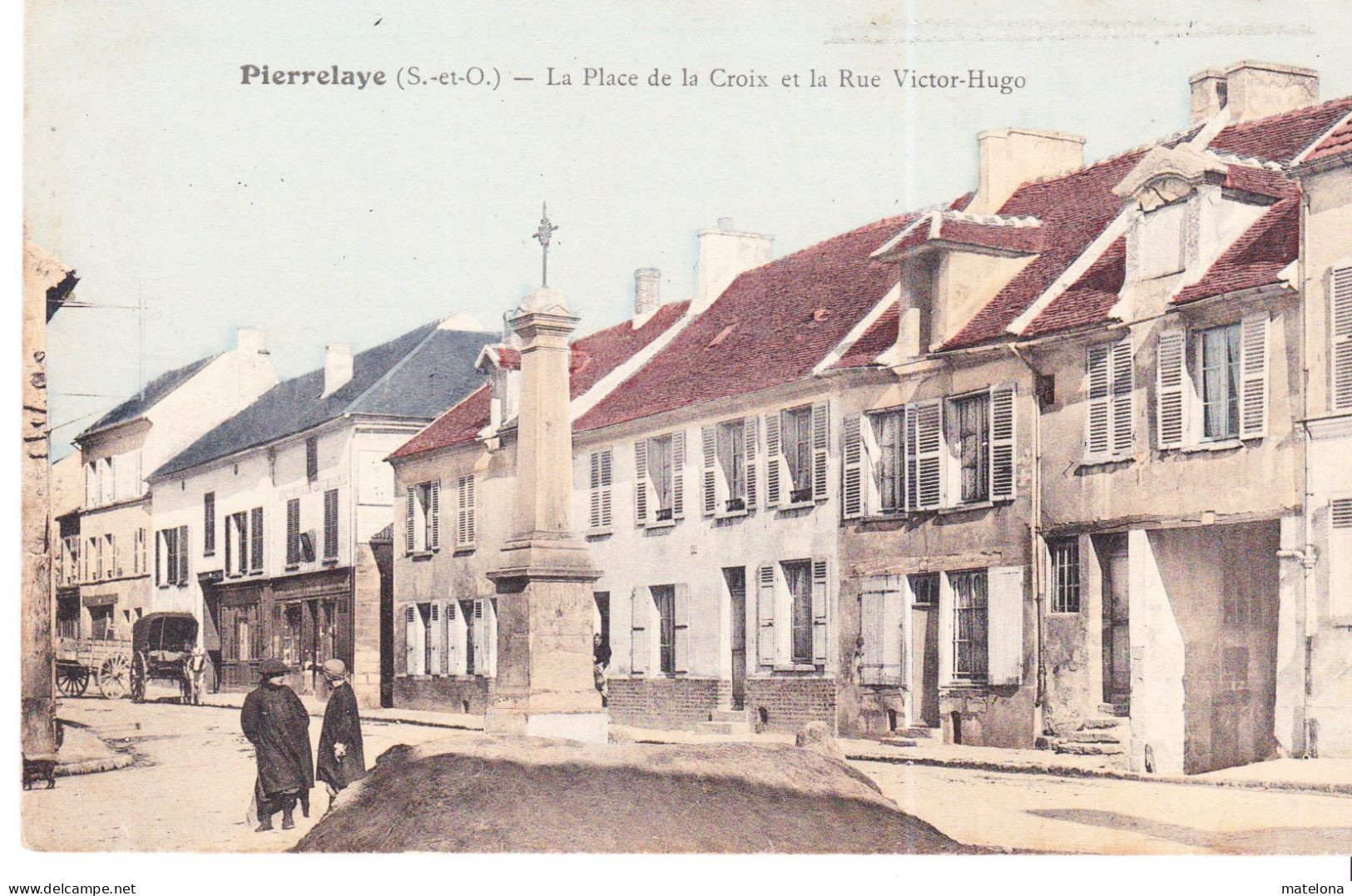 95 - VAL D'OISE PIERRELAYE LA PLACE DE LA CROIX ET LA RUE VICTOR HUGO - Pierrelaye