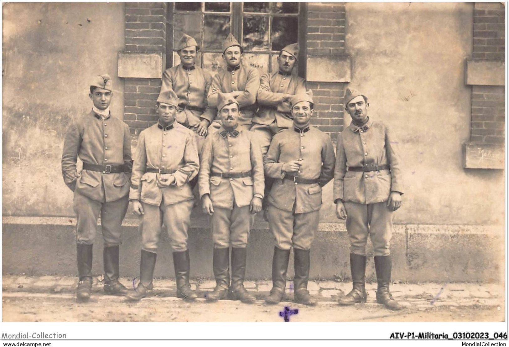 AIVP1-0024 - MILITARIA - GROUPE DE SOLDATS  - Uniformi