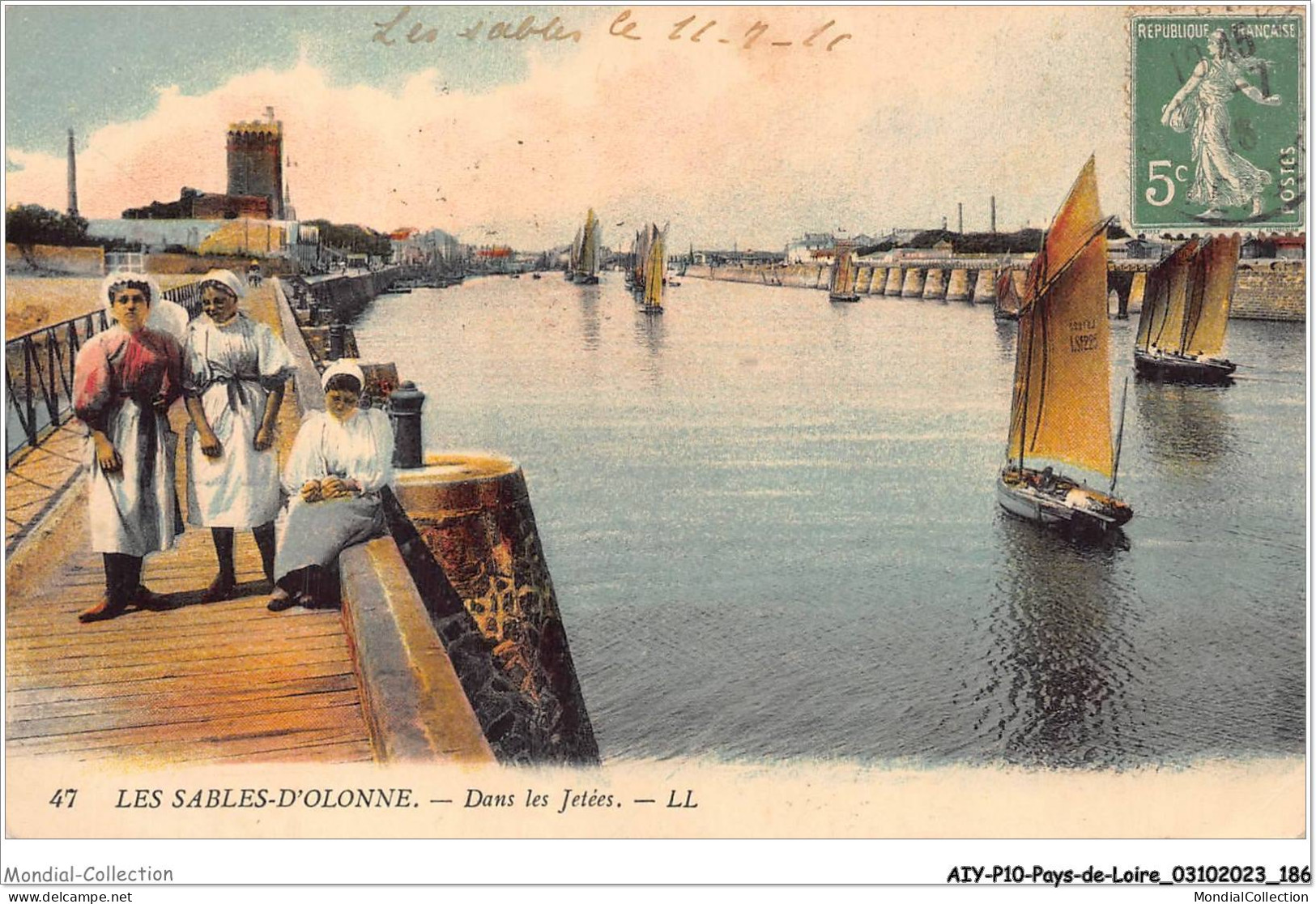 AIYP10-PAYS-DE-LOIRE-0997 - LES SABLES-D'OLONNE - Dans La Jetées - Pays De La Loire