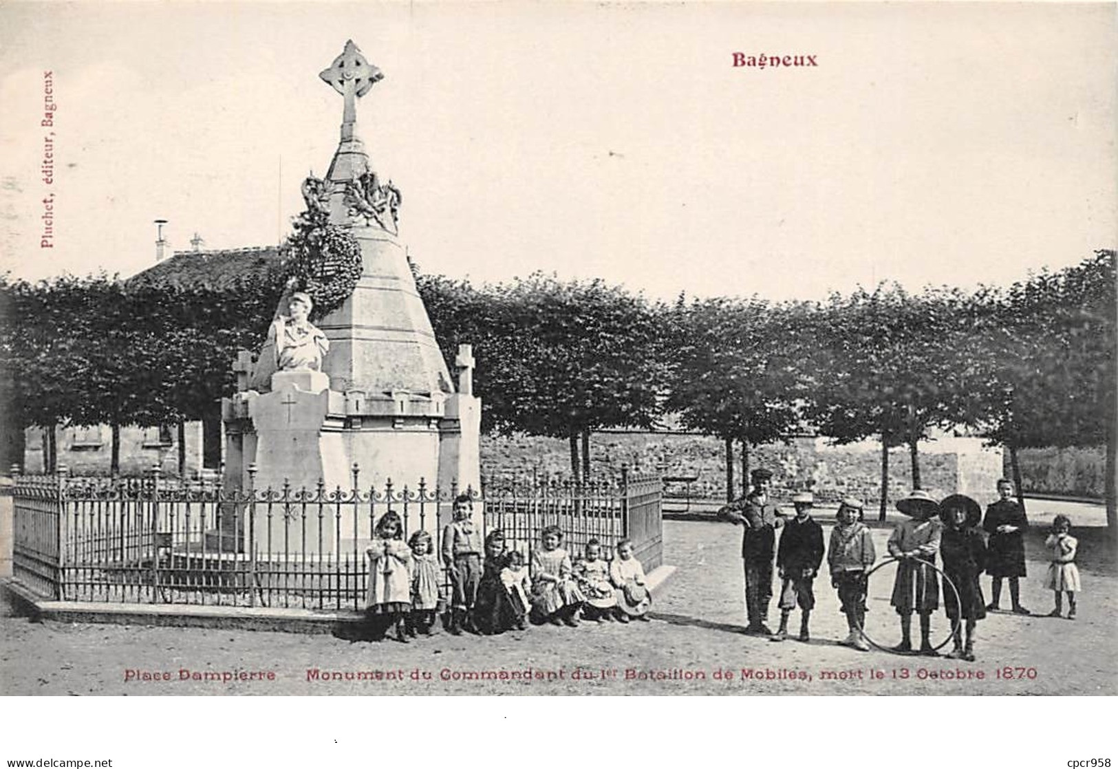 92. N°206241. Bagneux. Place Dampierre. Monument Du Commandant - Bagneux