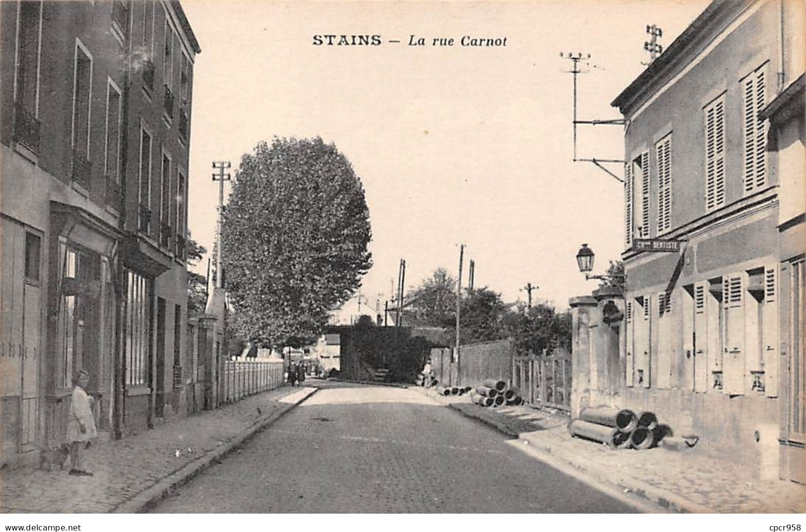 93 - N°73327 - STAINS - La Rue Carnot - Carte Peu Courante - Stains