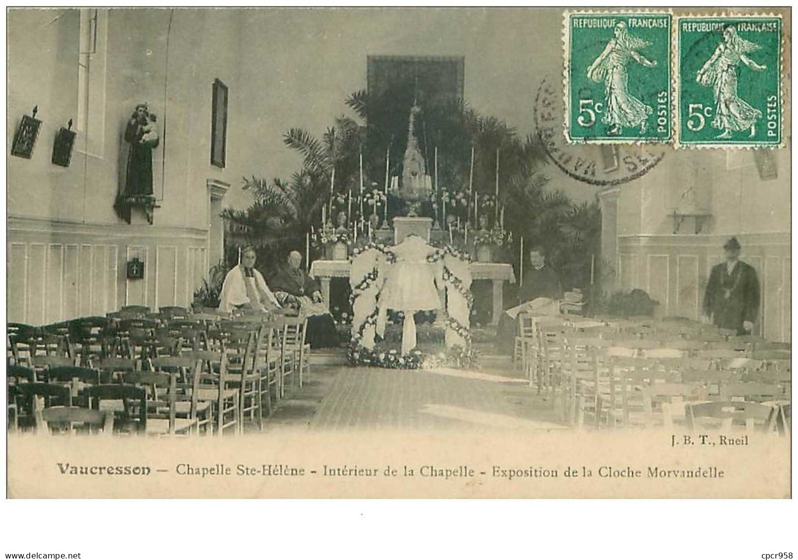 92.VAUCRESSON.n°30537.CHAPELLE STE HELENE.INTERIEUR.EXPOSITION DE LA CLOCHE MORVANDELLE - Vaucresson