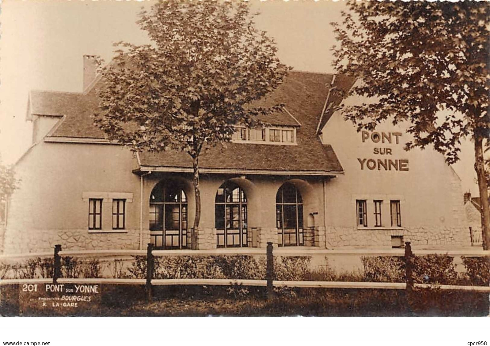 89    .    N°203603    .     PONT SUR YONNE       . LA GARE - Pont Sur Yonne