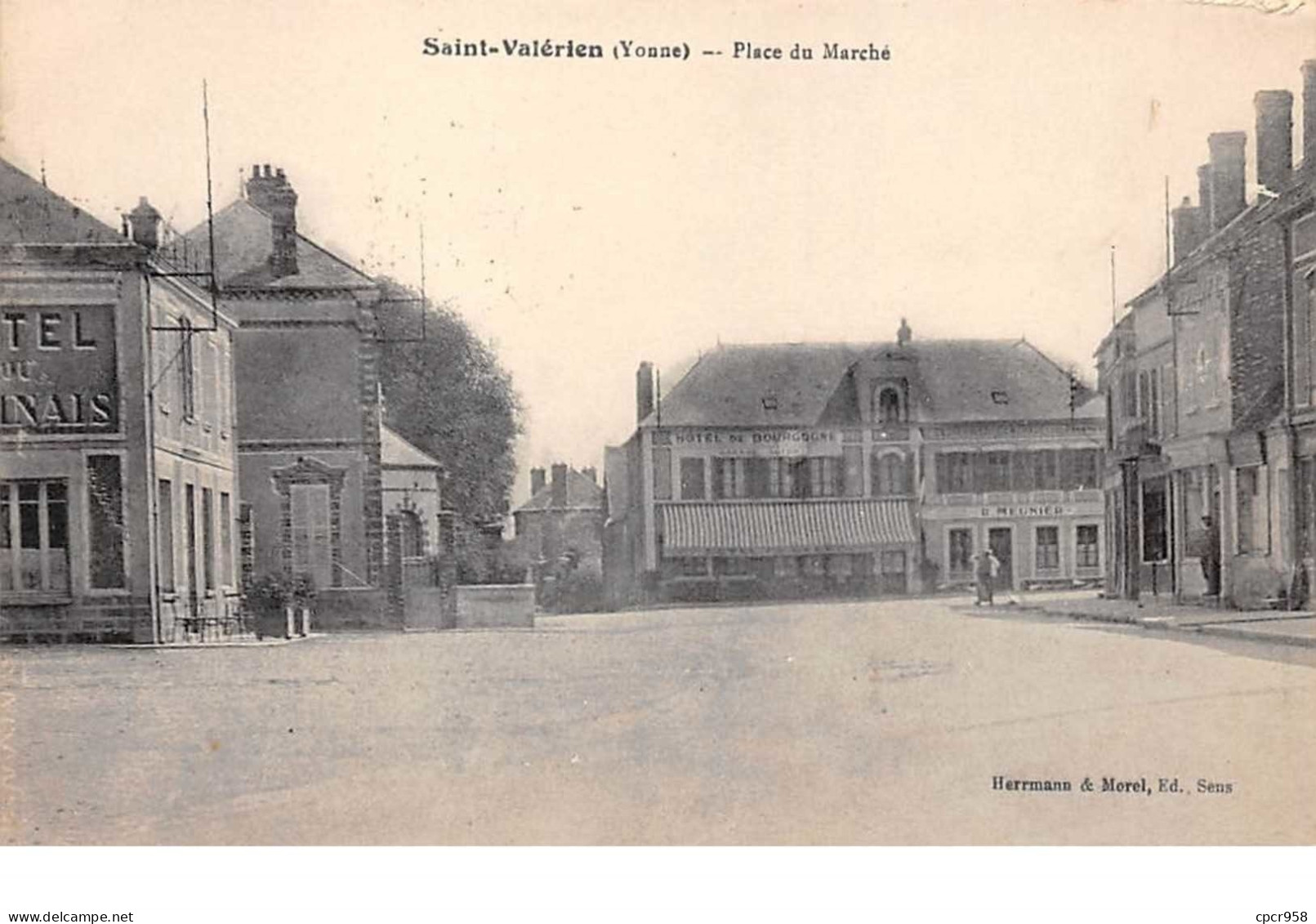 89. N°56491.saint Valérien.place Du Marché - Saint Valerien