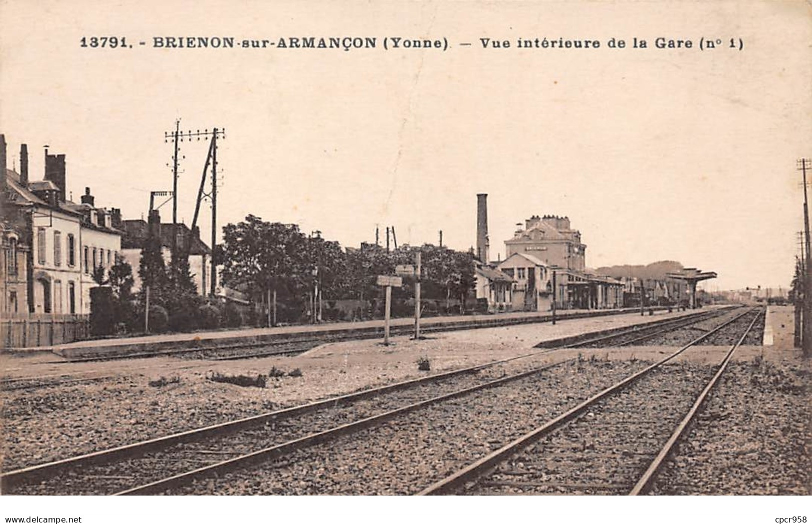 89 .n°110498 .  Briennon Sur Armancon . Vue Interieur De La Gare . - Brienon Sur Armancon