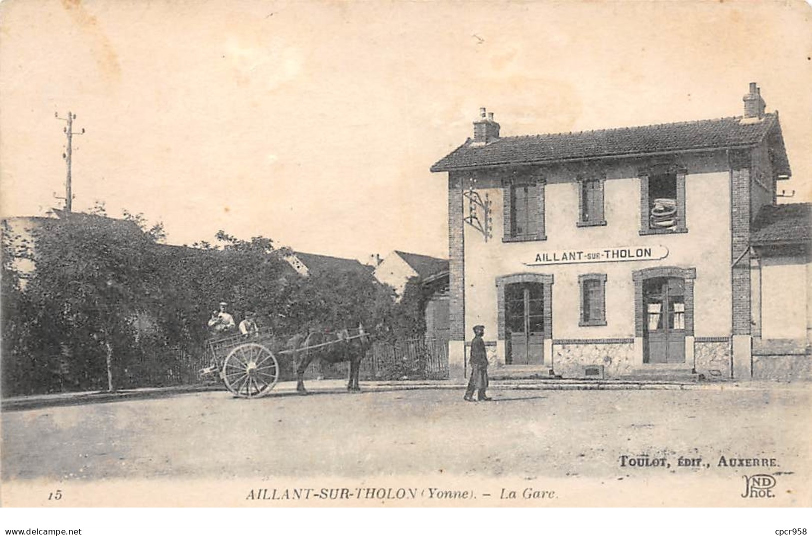 89 .n°110499 .  Aillant Sur Tholon . Attelage . La Gare . - Aillant Sur Tholon