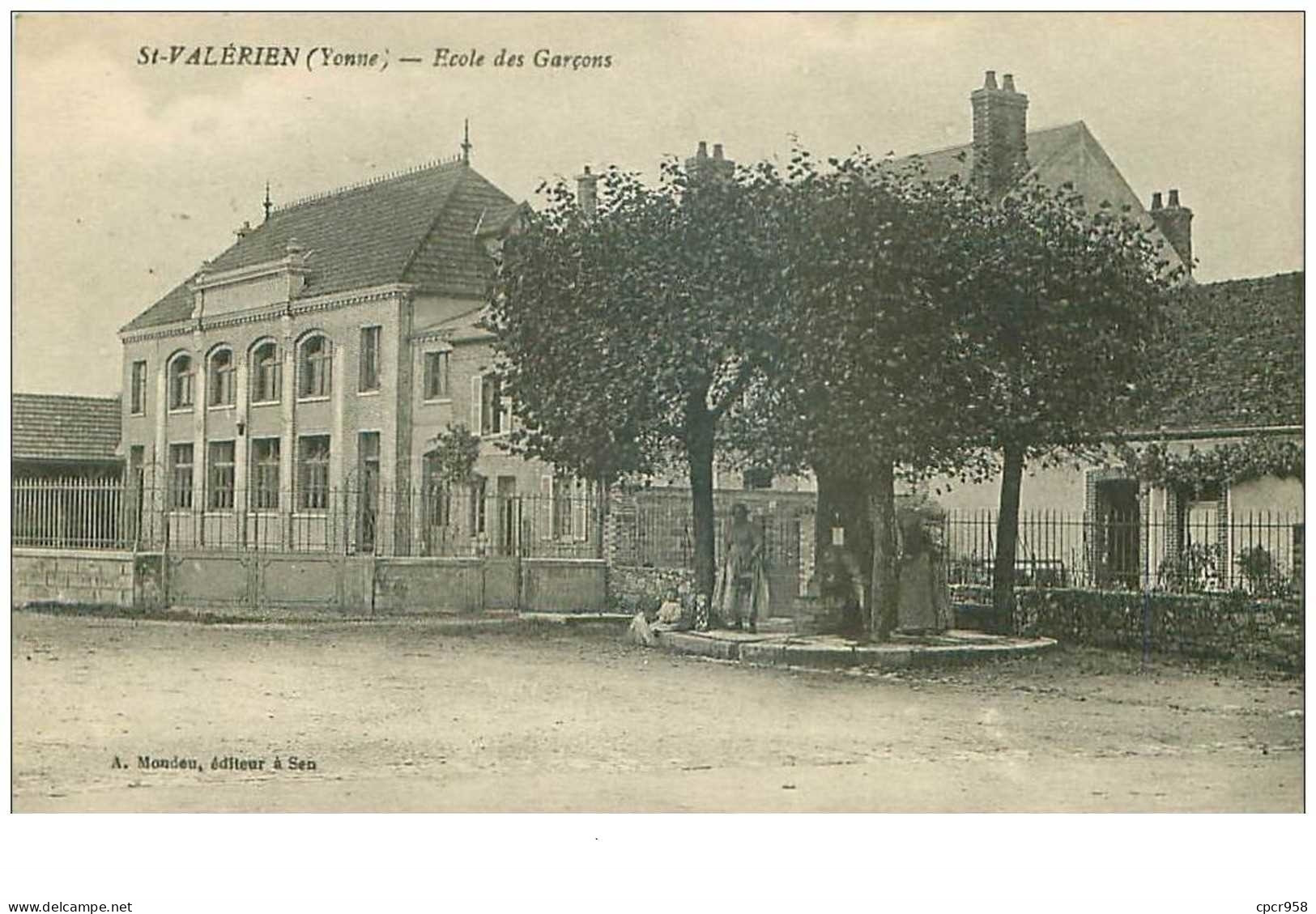 89 .n°39358 . St Valerien.ecole Des Garcons - Saint Valerien