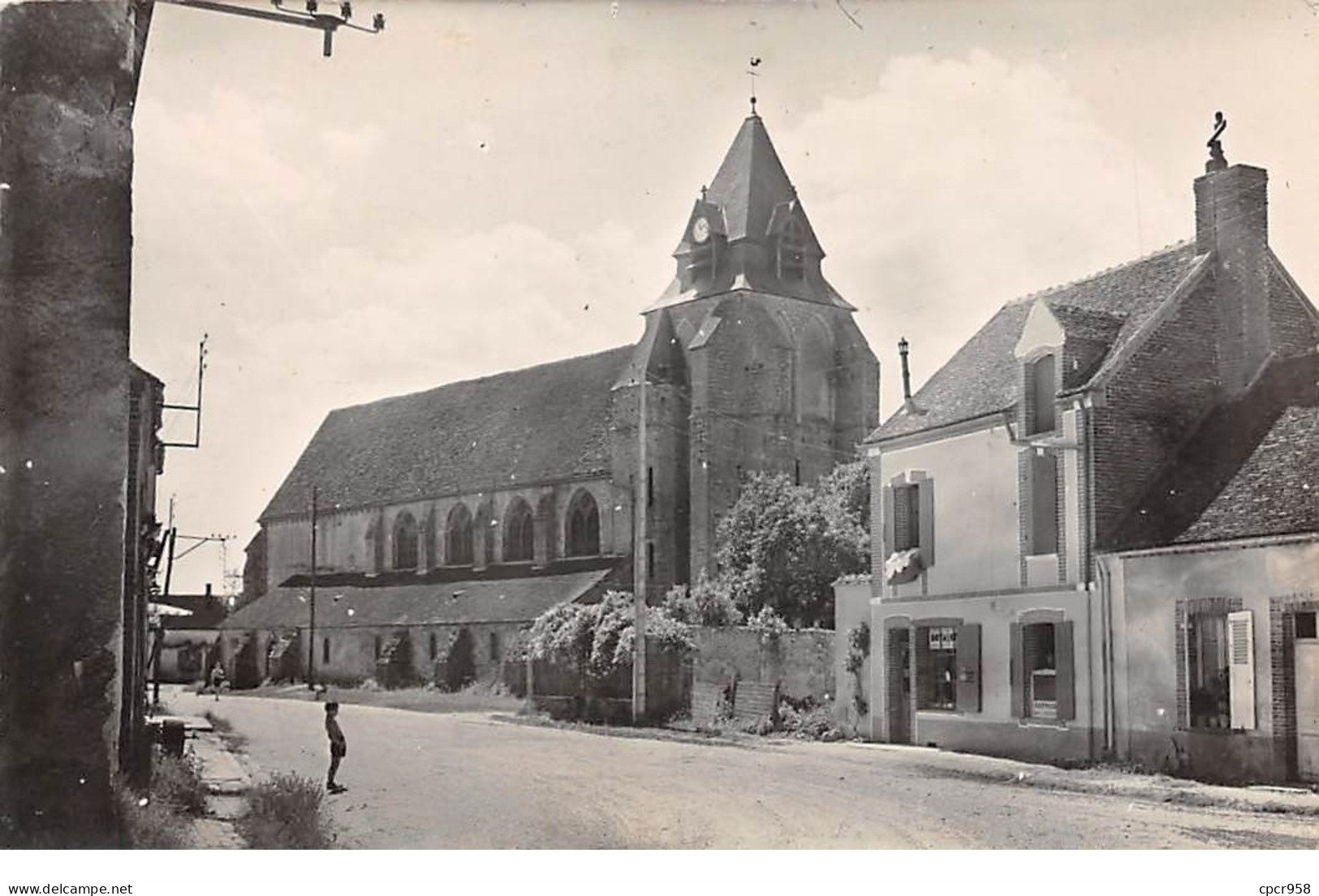 89 . N°106627 . Dixmont .l Eglise .vue Generale .cpsm . - Dixmont