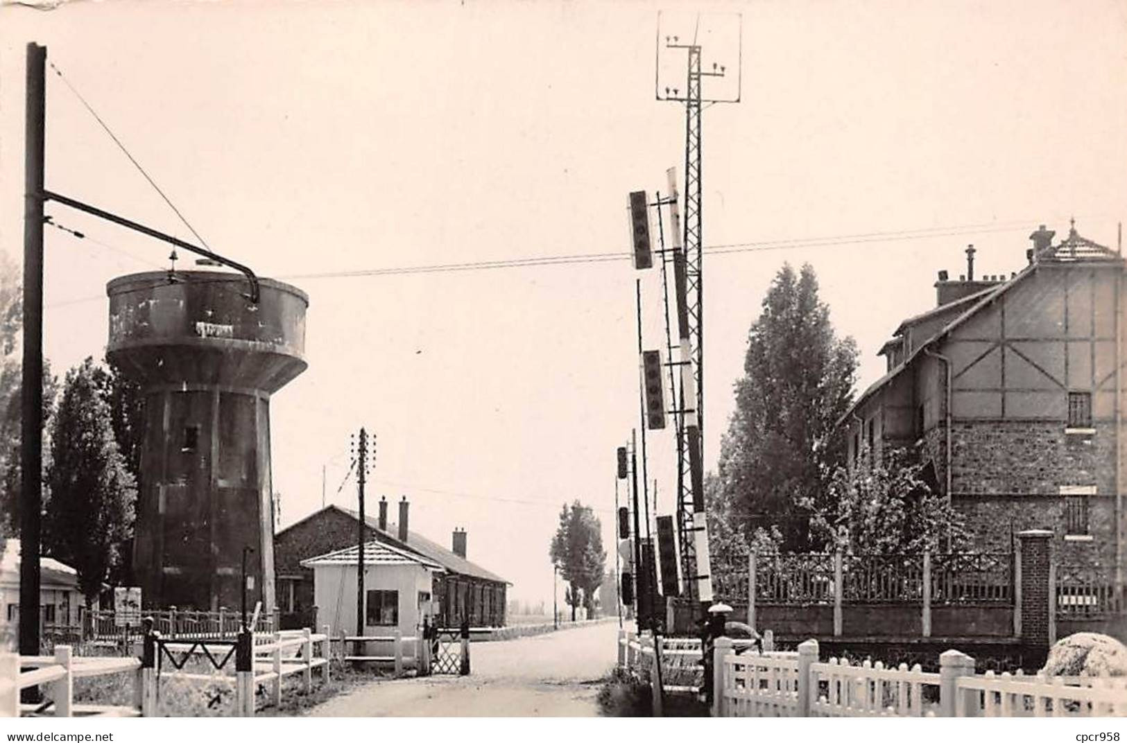 91 - BRETIGNY SUR ORGE - SAN28921 - Entrée De La Station Magasin - CPSM 14X9 Cm - Bretigny Sur Orge