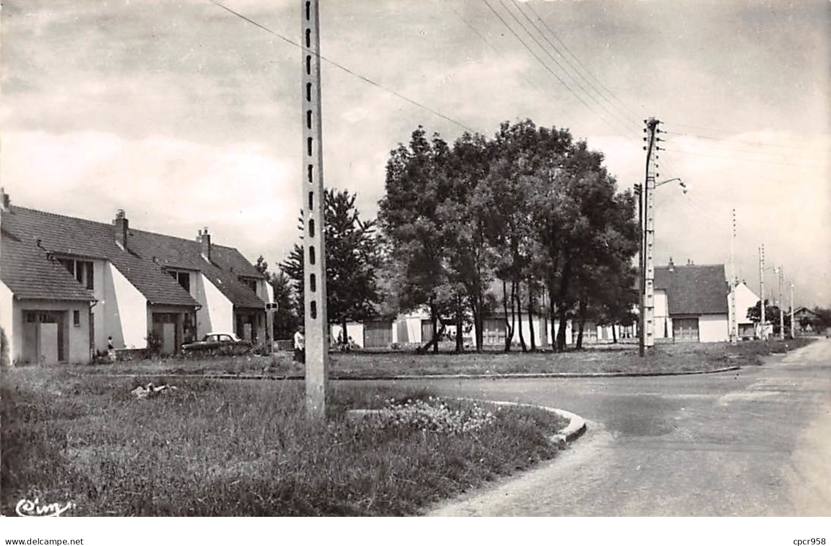 91 .n°110530 . Bretigny Sur Orge . Voiture .cite Des Rozanoff .cpsm . - Bretigny Sur Orge