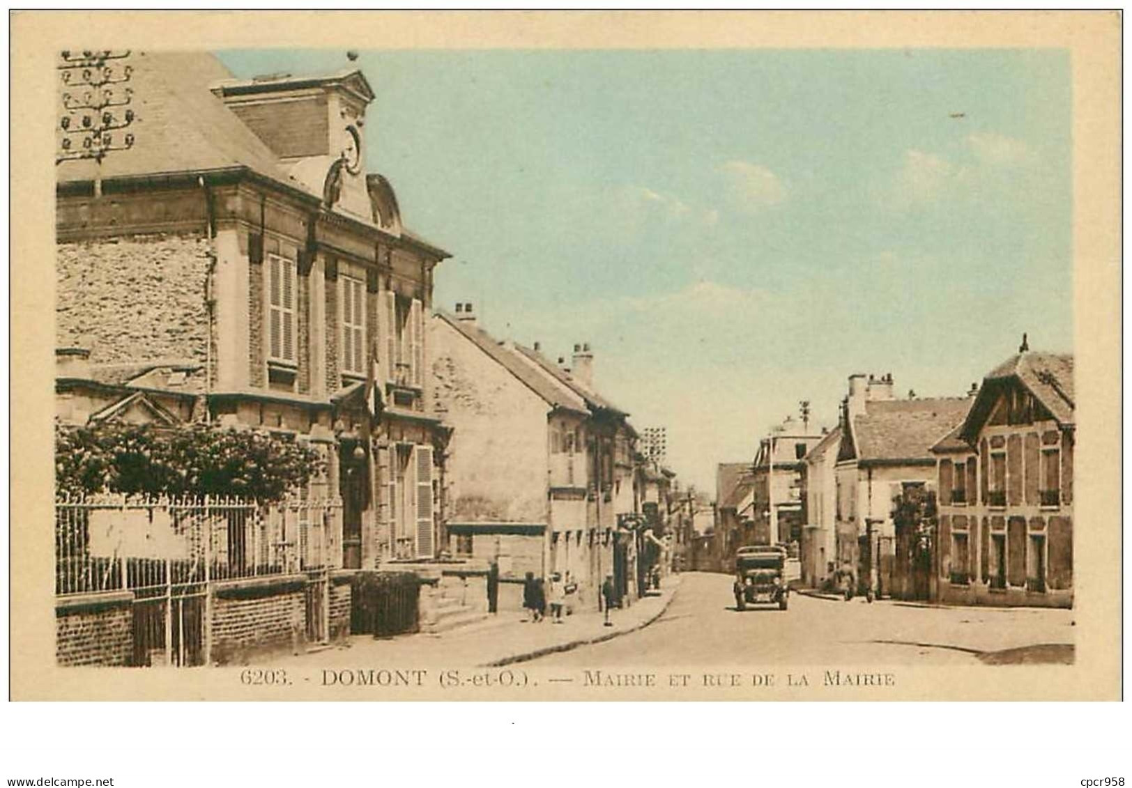 95 . N°37062 .domont. Mairie Et Rue - Domont