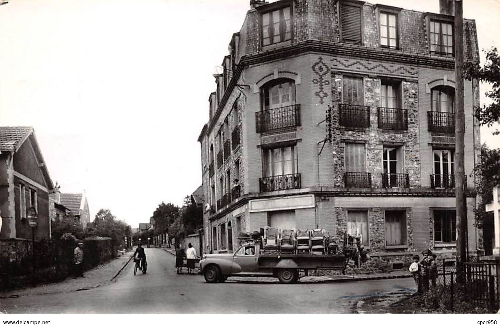 95 - TAVERNY - SAN23262 - Vaucelles - Rue Carnot - Camion - CPSM 14X9 Cm - Taverny