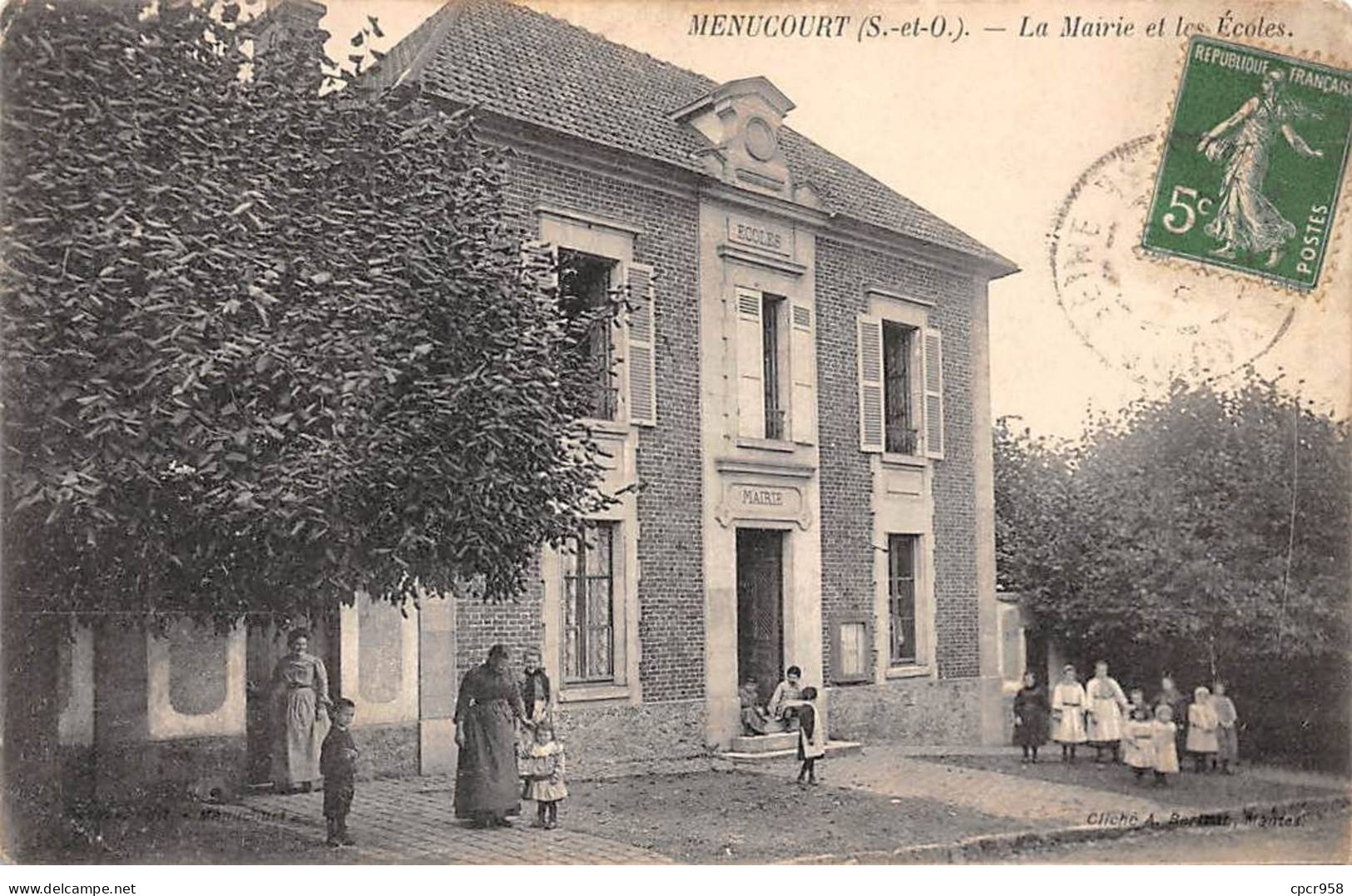 95 - MENNUCOURT - SAN37826 - La Mairie Et Les Ecoles - Menucourt