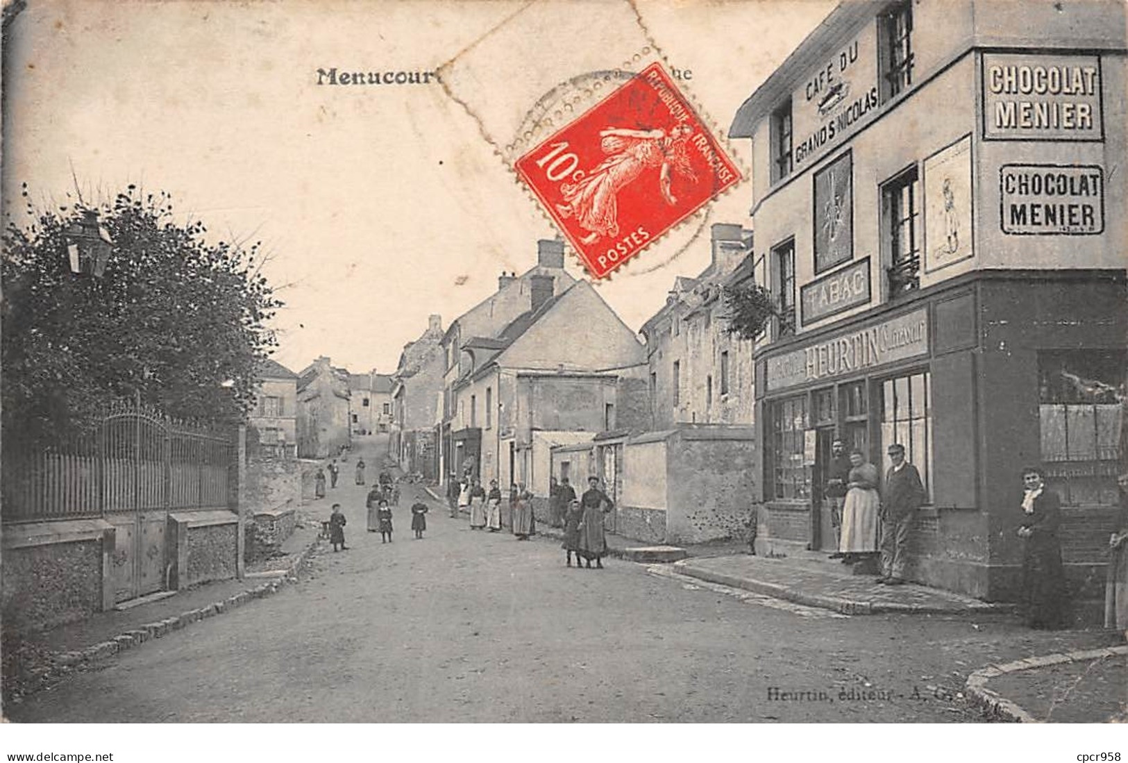 95 .n°109312 .  Menucourt . Cafe Du Grand St Nicolas .une Rue Du Village .en L Etat  . - Menucourt