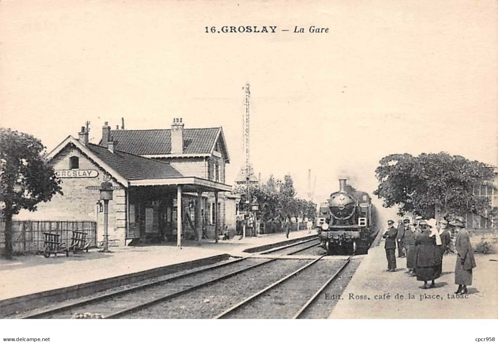 95 . N°101366  .groslay .train .la Gare . - Groslay