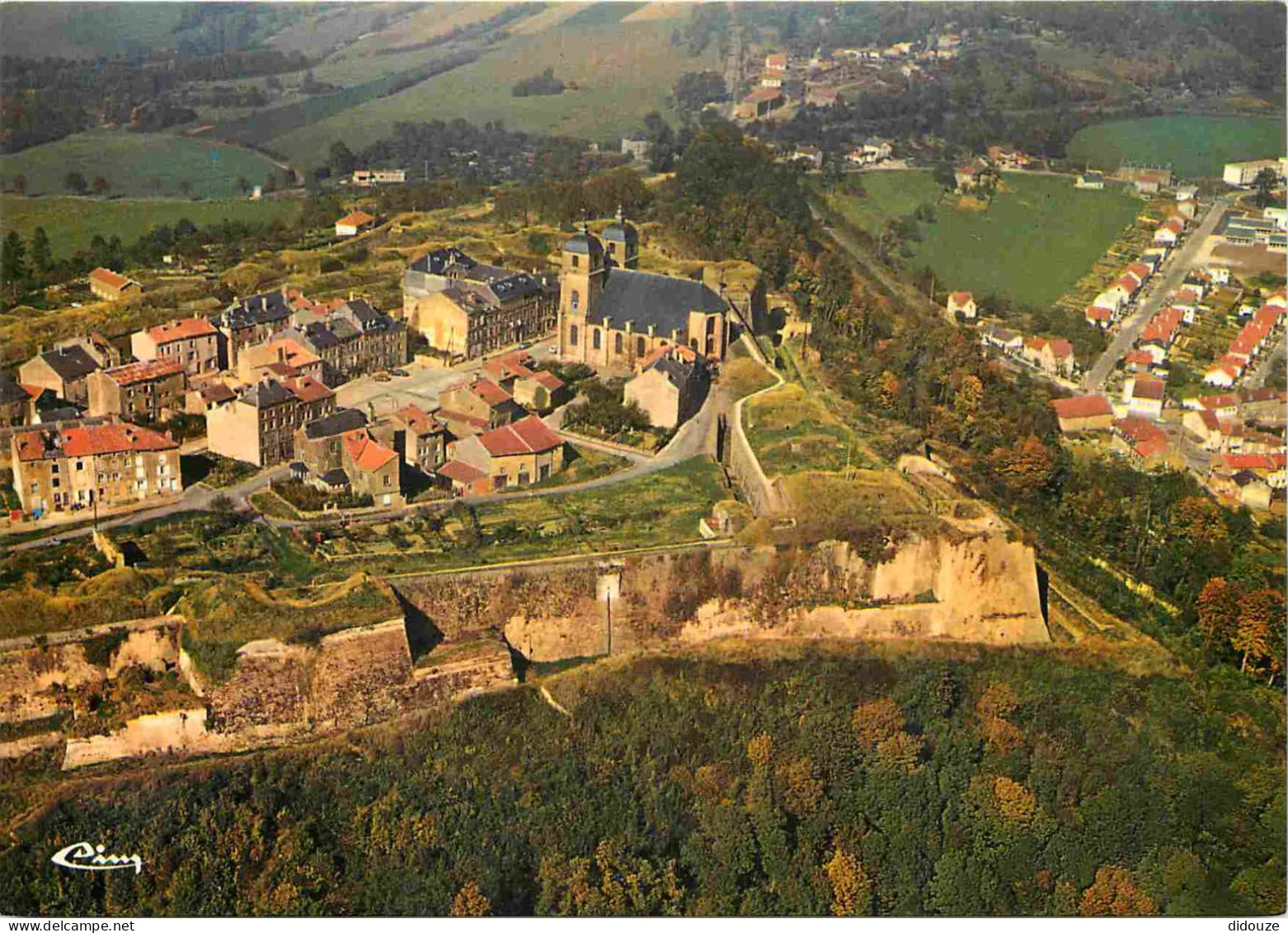 55 - Montmédy - Vue Générale Aérienne De La Citadelle - CPM - Carte Neuve - Voir Scans Recto-Verso - Montmedy