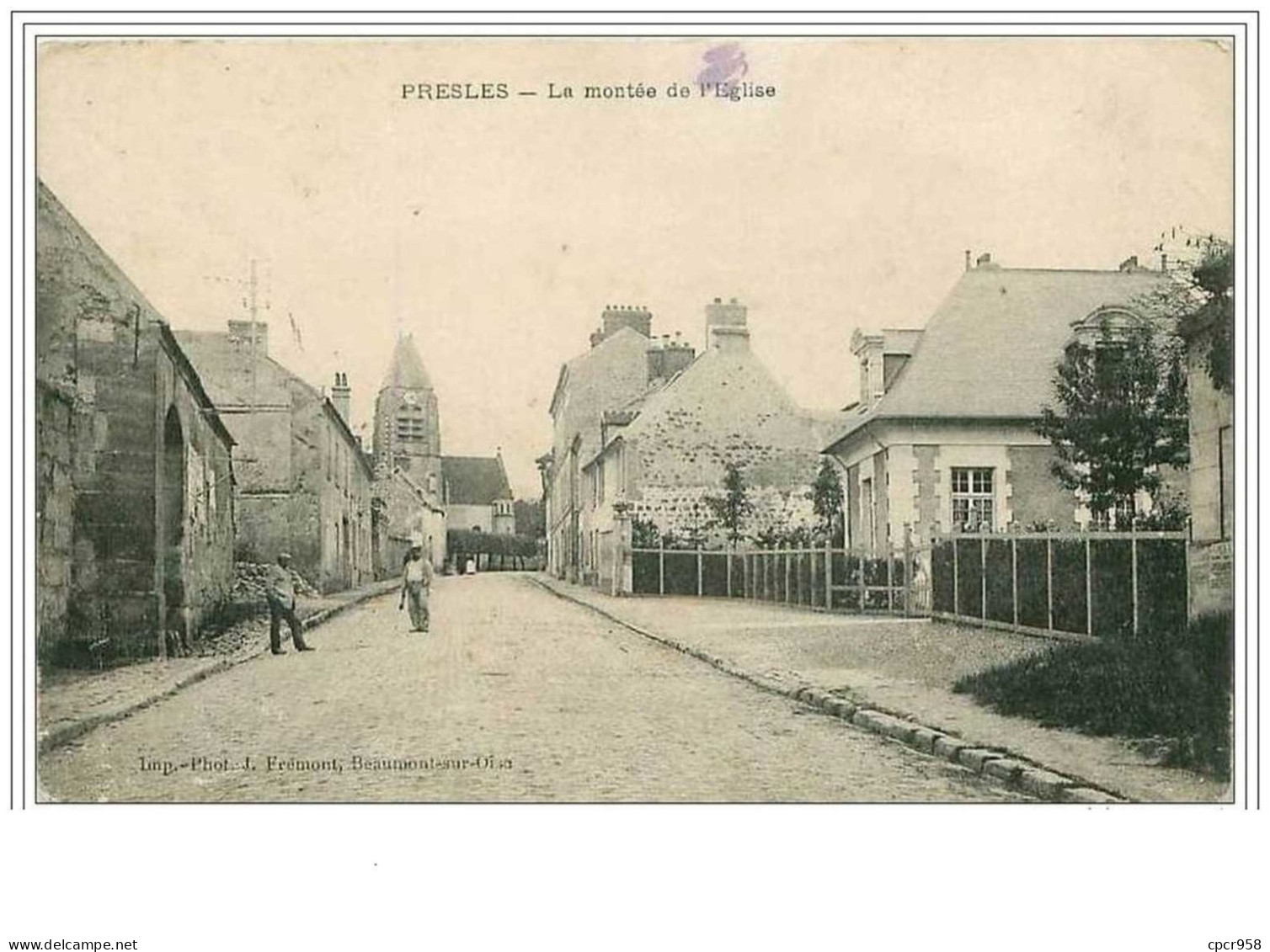 95.PRESLES.LA MONTEE DE L'EGLISE - Presles