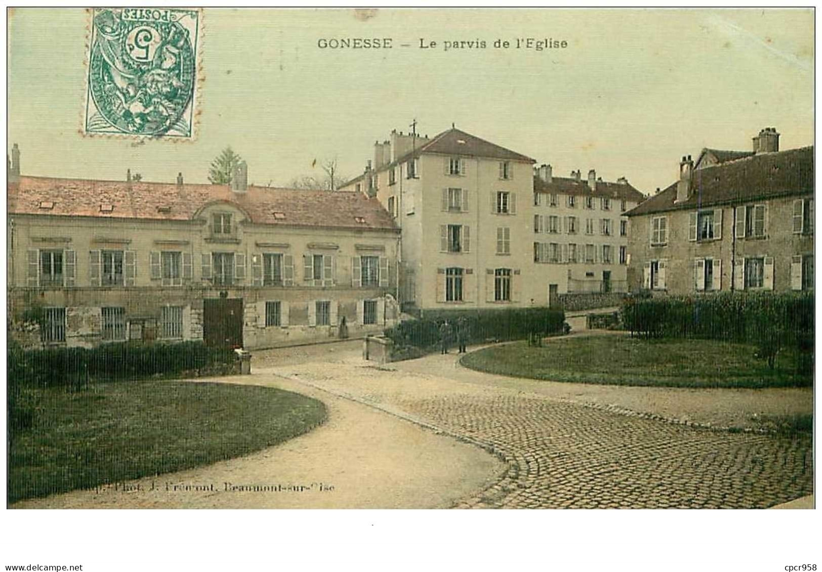 95.GONESSE.n°17786.LE PARVIS DE L'EGLISE.CP TOILLEE - Gonesse