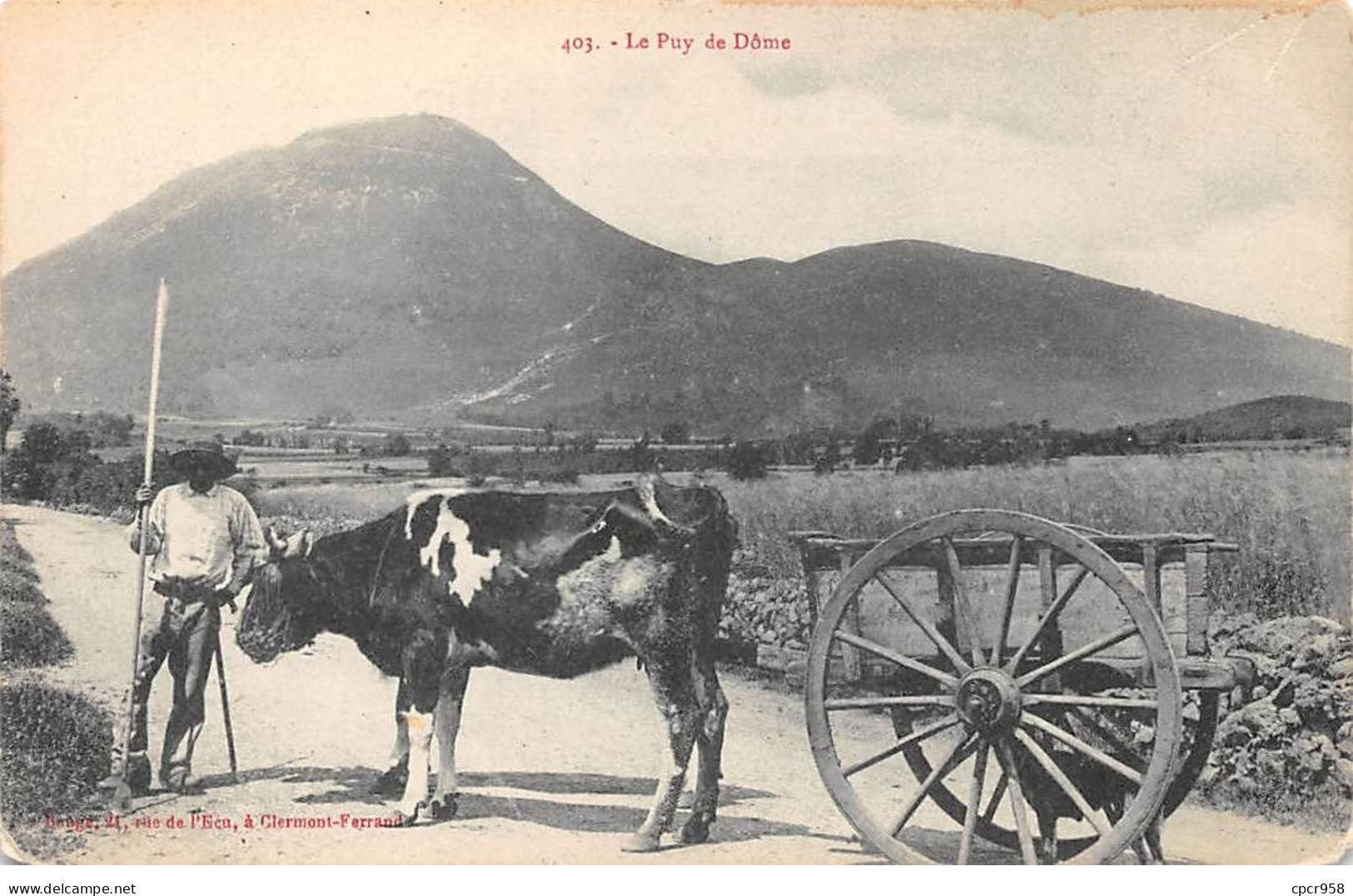 Agriculture - N°82697 - Le Puy De Dôme - Homme Près D'un Attelage Tiré Par Une Vache - Attelages