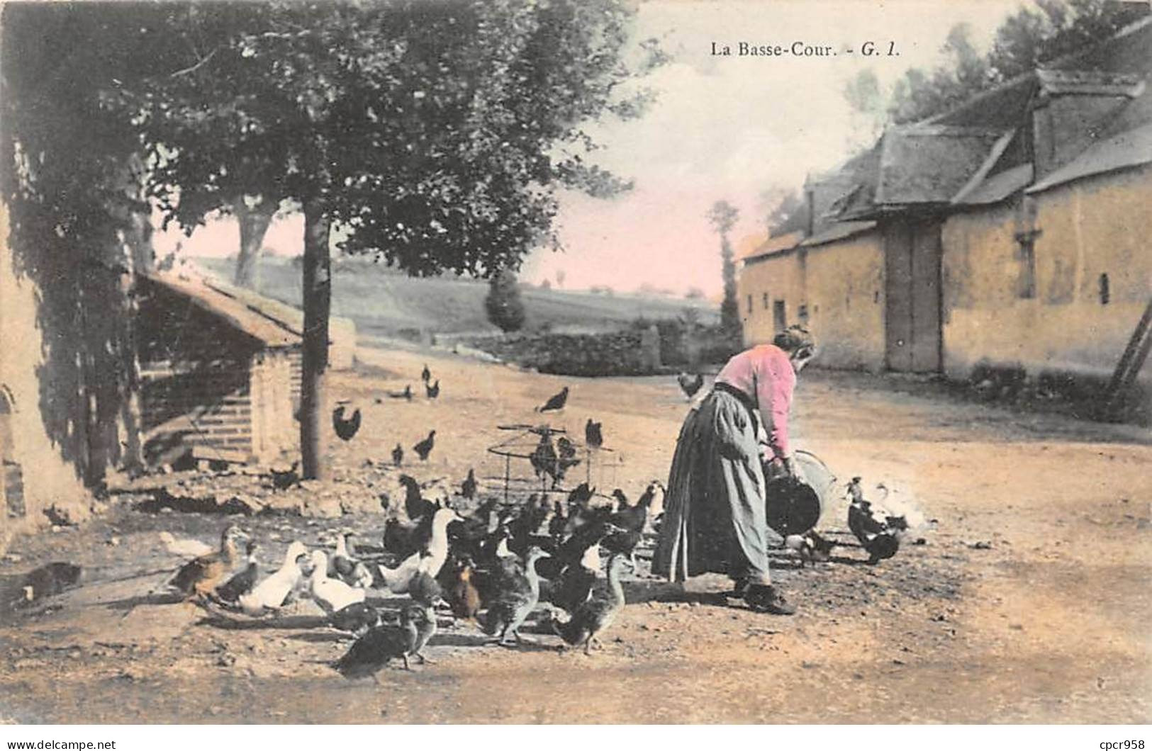 Agriculture - N°77656 - La Basse-Cour - Femme Nourrissant Des Poules, Canards .... - Boerderijen